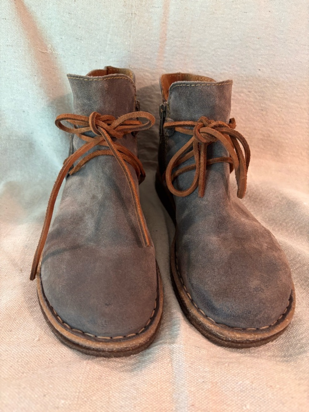Born EUC Calyn distressed leather ankle boots - Picture 3 of 13